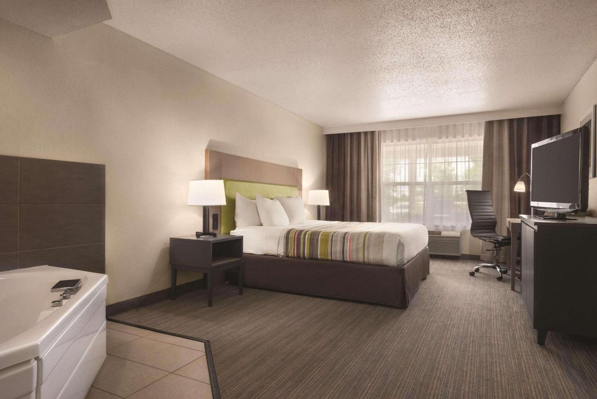Country & By Radisson, Grove, Mn Hotel 3*