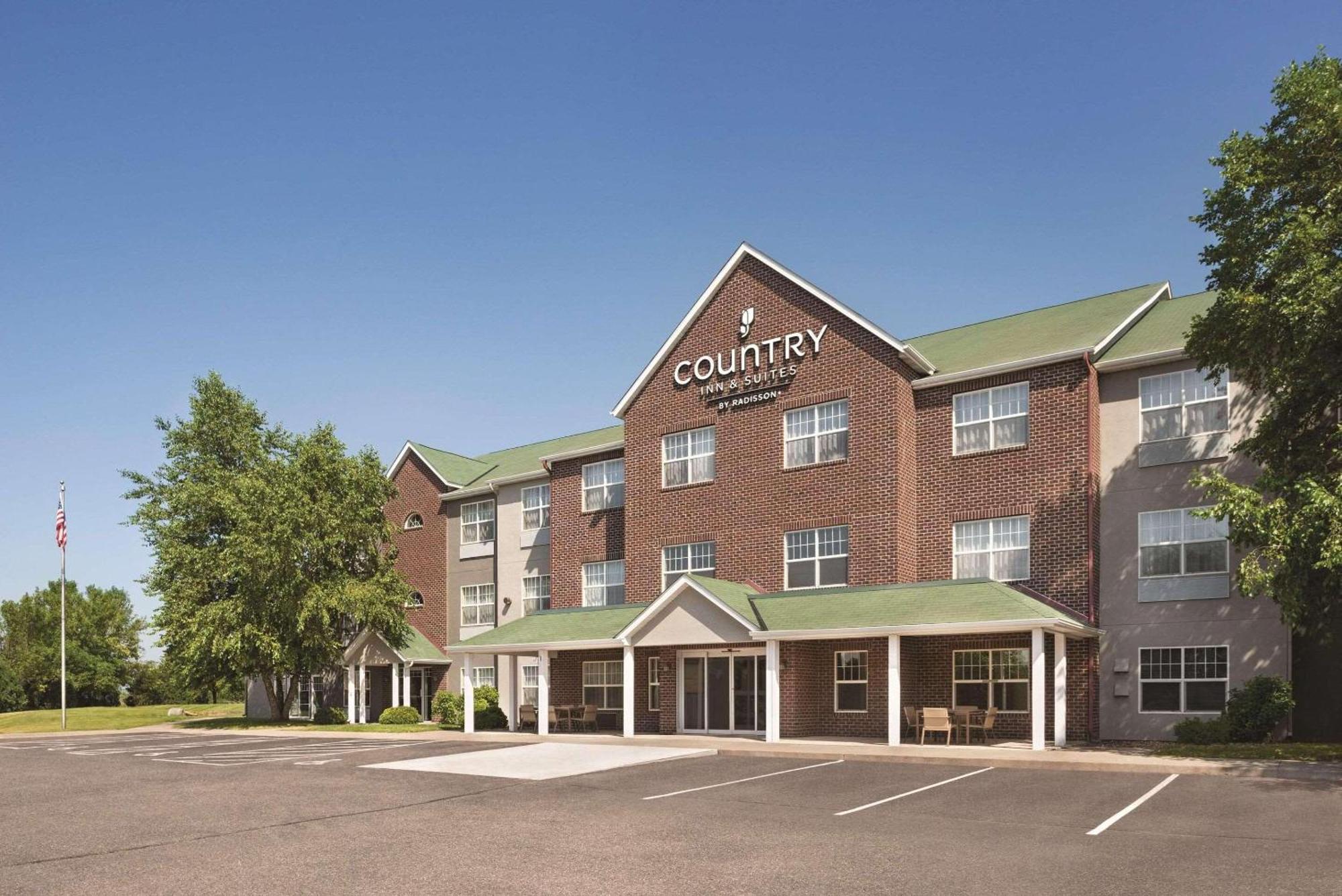 Country & By Radisson, Grove, Mn Hotel