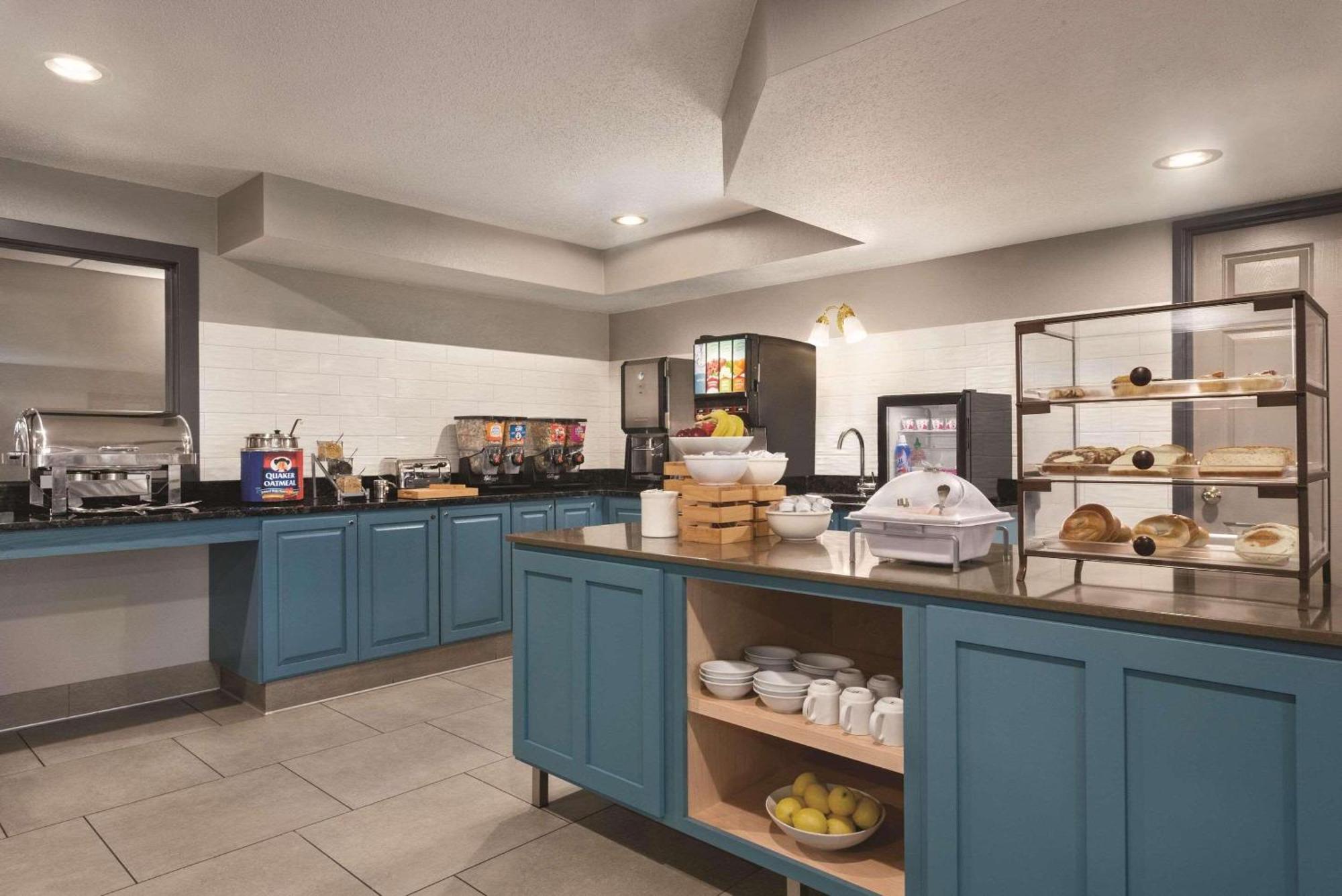 Hotel Country & By Radisson, Grove, Mn 3*