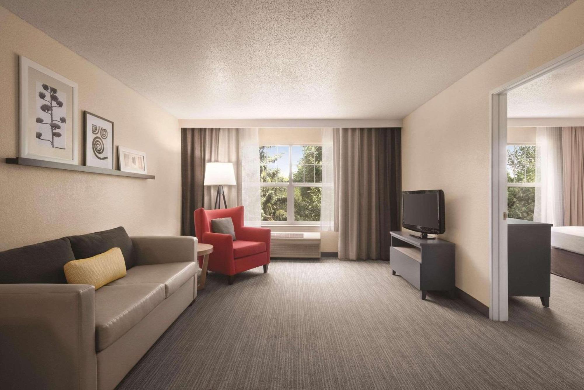 Hotel Country & By Radisson, Grove, Mn 3*