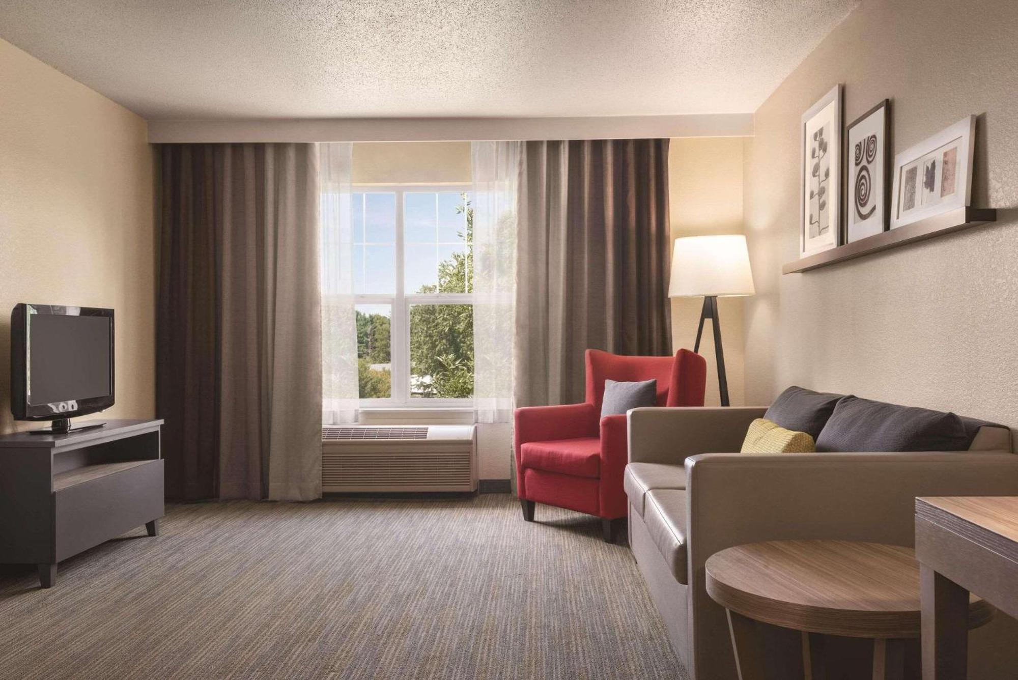 Country & By Radisson, Grove, Mn 3* Cottage Grove