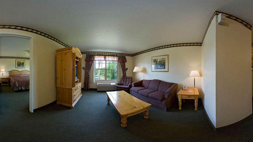 Country & By Radisson, Grove, Mn 3* Cottage Grove