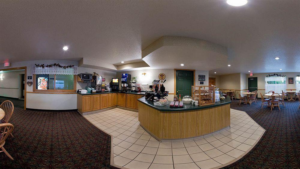 Country & By Radisson, Grove, Mn 3*
